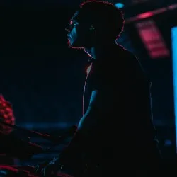 ریمیکس ولی قسم میخورم اونا تنتو میخوان اهنگ  ترند شده اینستا 320