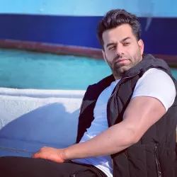 دانلود آهنگ اومدیو حالا گرفته دنیامو این عشق سه حرفی هوش مصنوعی رضا بهرام  ترند شده اینستا 320