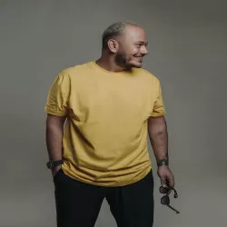 بدانلود آهنگ دیش اینه من که با همه سردم یه روز تو بودی اول و آخر حرفم اشوان ریمیکس